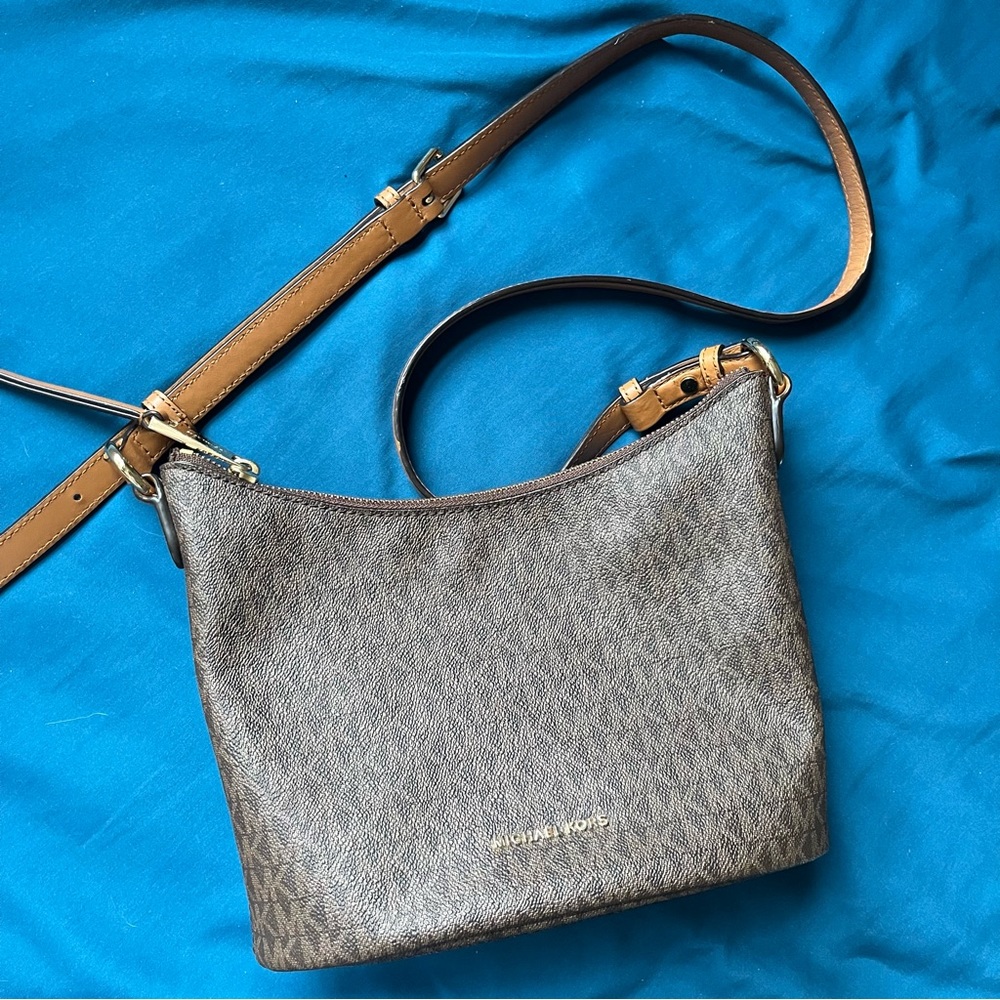 Michael Kors Lupita Medium Messenger Crossbody